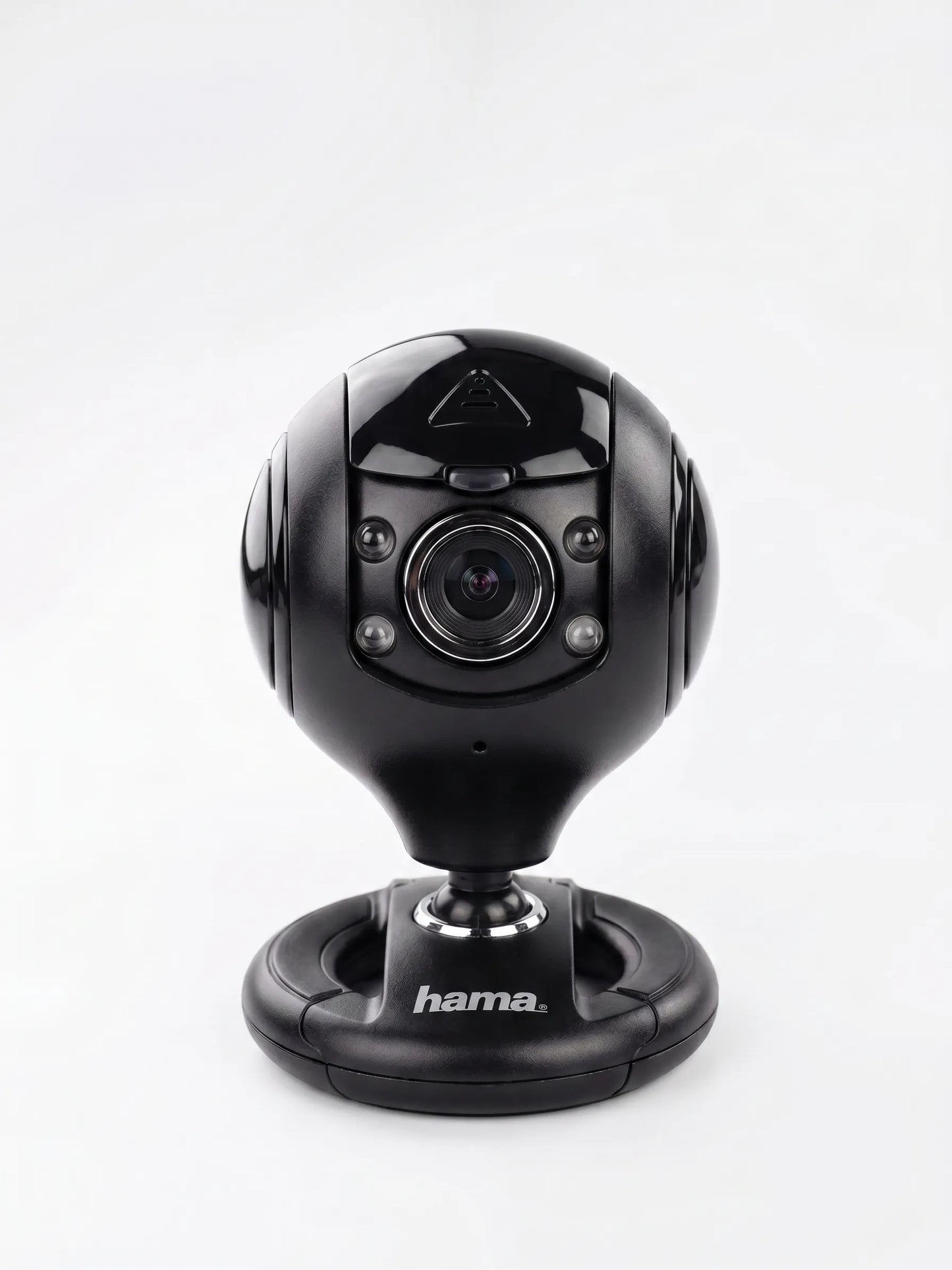 Black Hama camera on a white background